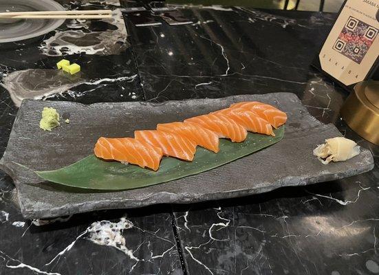 Salmon nigiri