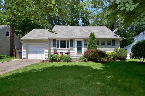 61 Waldon Rd, Fanwood Location, Location, Location