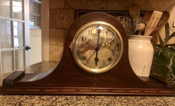 Mantel clock