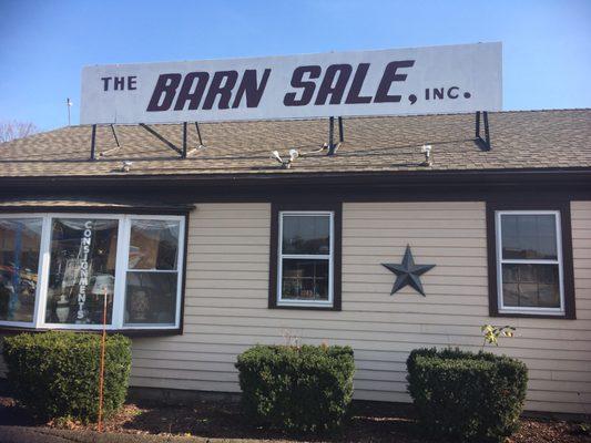 Front of store. This store is just to the right of the Gulf Gas station.