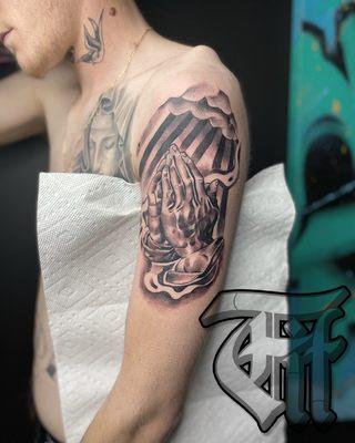 Praying hands by Freddy Ibarra