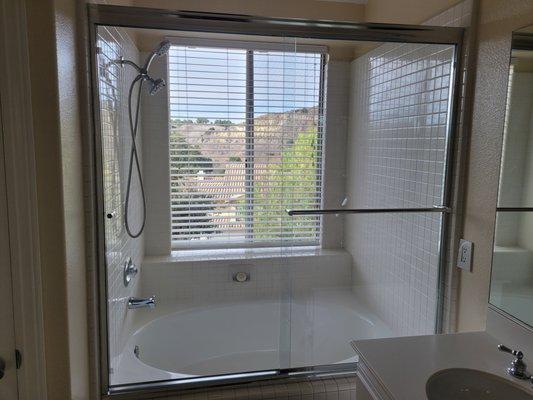 Tub enclosure