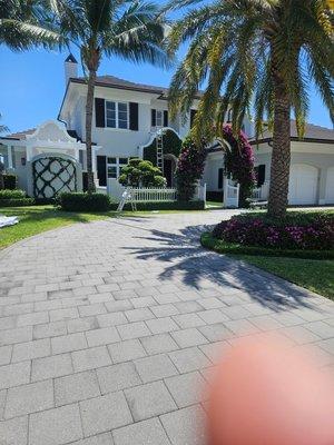 House wash, low pressure roof cleaning, window cleaning