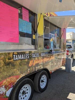 Taco truck on corner of Livermore Ave and Walnut St