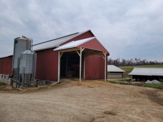 Roof extension on this barn protects the floor boards from the elements! Call for a free quote today!