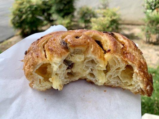 Raisin custard roll