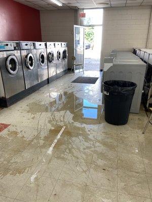 broken machines, dirty facilities, poor quality laundry mat