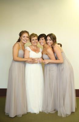 Thank you Juliana! We love our dresses and we loved working with you.