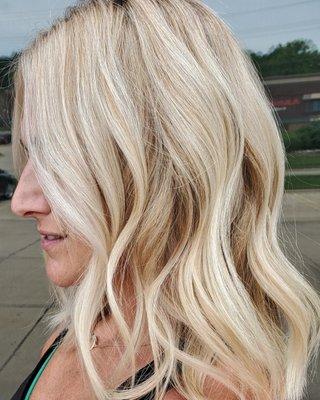 Blonding and multi tonal highlighting