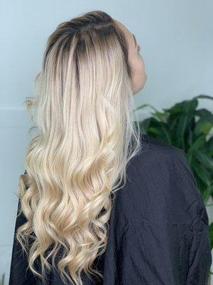 Shadow roots and blonde high liss