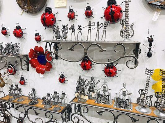 Miniature musicians made of various nuts, bolts and screws.