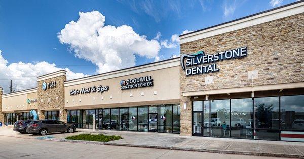 Silverstone Dental. The best family and cosmetic dentists in Richmond TX, Rosenberg TX, and Sugar Land TX.