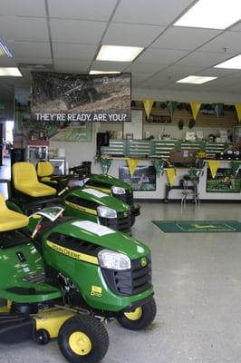 See your Papé Machinery Ag & Turf store in Elk Grove for your lawn equipment, compact tractor, or high horsepower John Deere tractor needs.