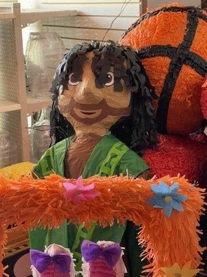 Bruno Encanto Piñatas