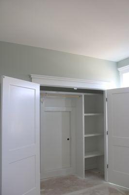 Closet shelving