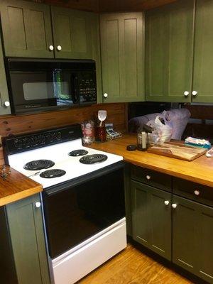 Robin's Nest Cabin - Kitchen