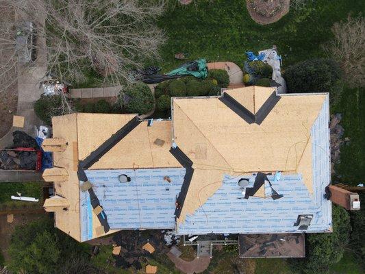 Roof replacement. Synthetic underlayment. Ice and water shield in valleys. Charlotte, NC