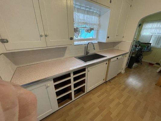 Retro countertop and tile backsplash