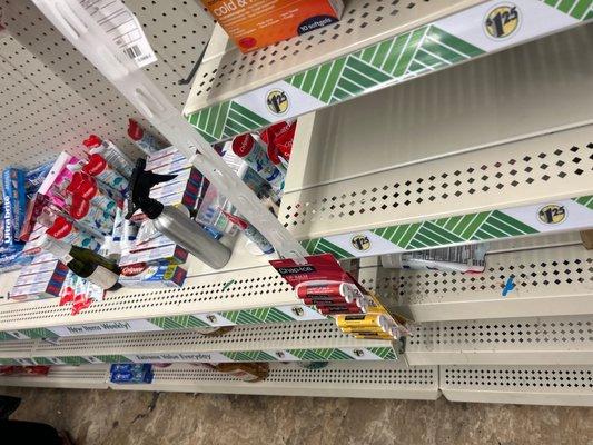 Very messy aisle