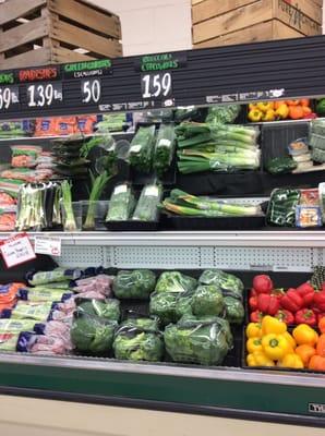 Best local produce, fresh cilantro and parsley, huge very green brocolli crowns, great pricing.