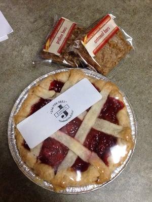 Cherry pie and praline and oatmeal bars....delicious!