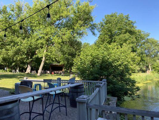 Outdoor eating/drinking area.