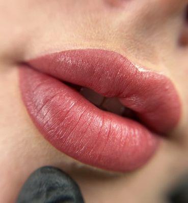 Lip blush