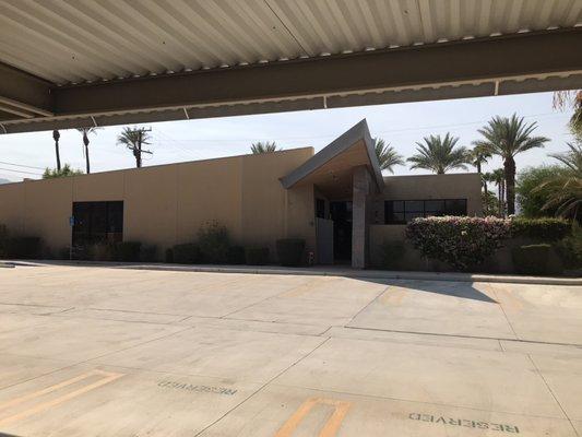 Professional building in central Palm Desert