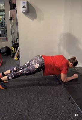 Plank push ups ‍