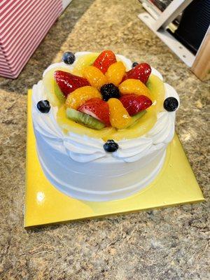 Fresh fruit and whipped cream cake