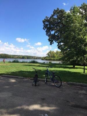 Picnic areas along the Illinois River