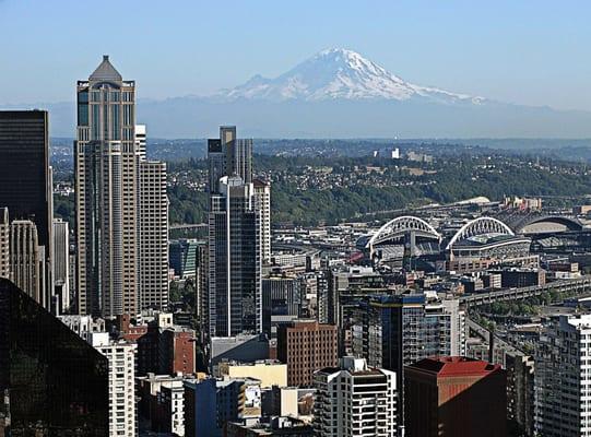 Seattle & Mount Ranier on a Beautiful Day!