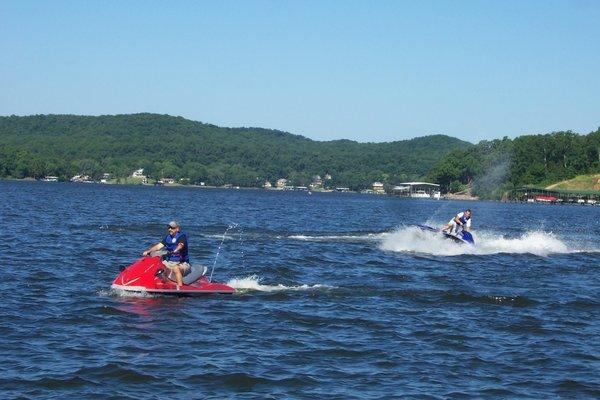 pontoons, speed boats and waverunners to rent