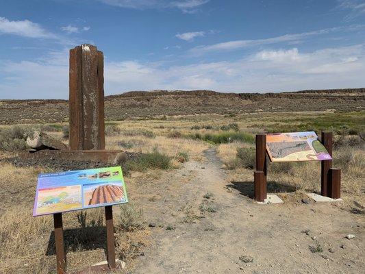 Trailhead to Frog Lake and Marsh Loop trails.