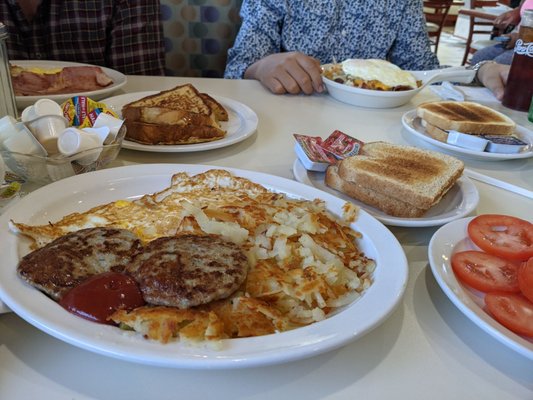 Very good breakfast options. Have patience with limited staff. Nice service.