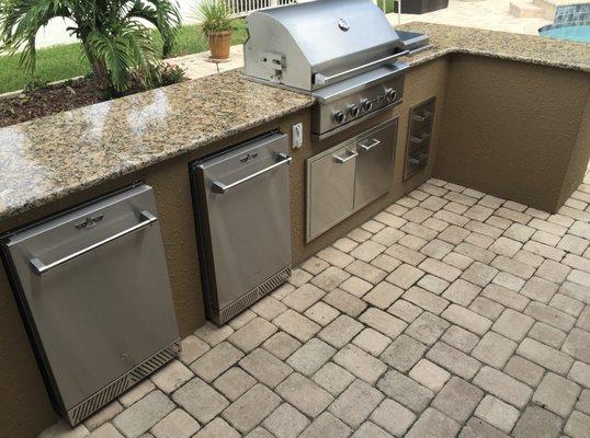 Custom Outdoor Kitchen by Mannix Pools and Grills