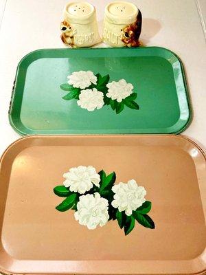 Love my vintage salt and pepper shakers and vintage metal trays!