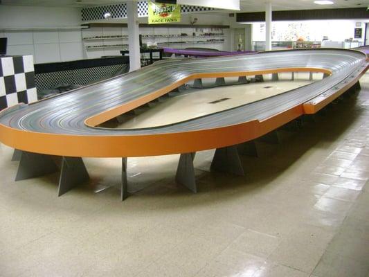 our '85' 8-lane tri-oval for the 1/24th scale slot cars