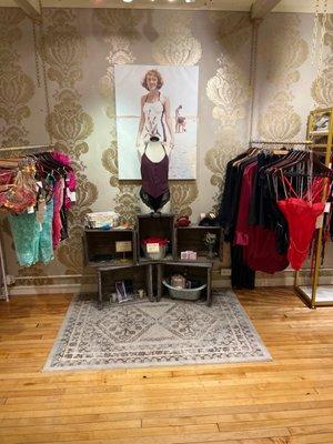 Ooh La La Entryway - Sets and Bodysuits