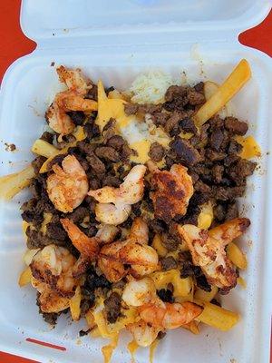 Carne asada fries with shrimp & no sour cream