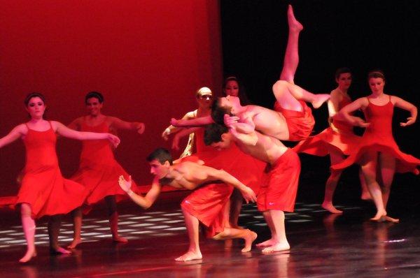 AOM Modern Dance Youth Program