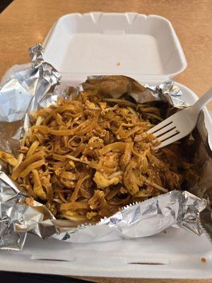 Pad thai with chicken