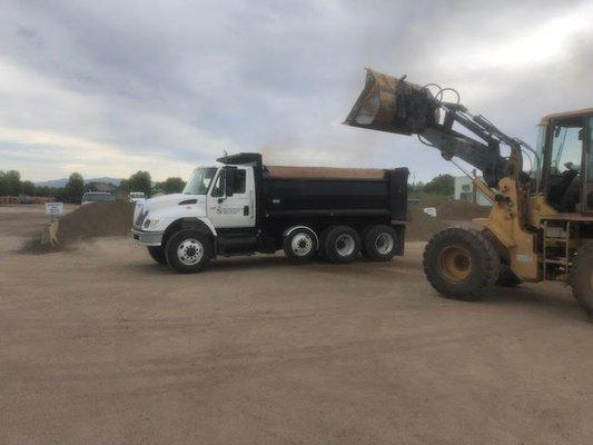 Let us make your job easy by our professional hauling and delivery of top-soil, gravel, bark and more on your next project