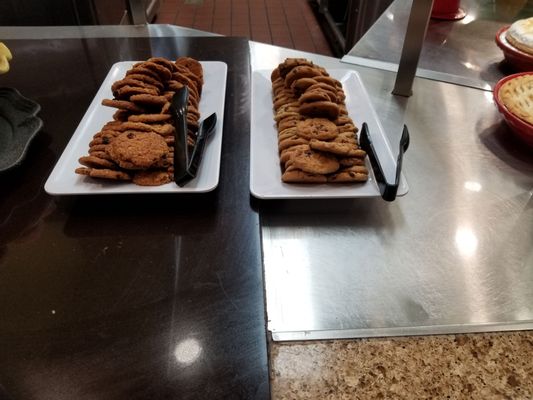 Dessert bar chocolate chip cookies, oatmeal raisin