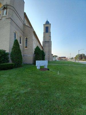 There is an entrance on this side for the Chapel and Adoration.