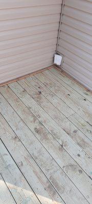 I like the trim around the corners of the deck