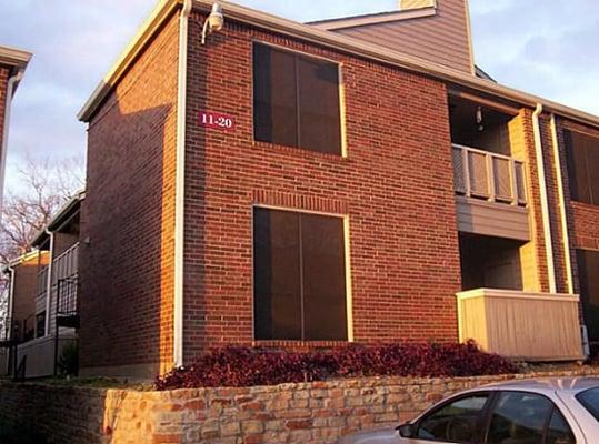 Exterior of Parkwood Creek Condos.