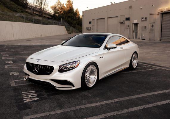 Blacked out all the chrome pieces to give this S63 a luxurious new look. Why fix your wrap when you can get it right with us?