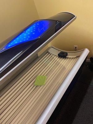 Private rooms with clean tanning beds with facial tanners!