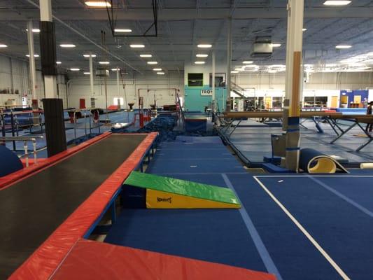 The trampoline runway leading to the foam pit!!